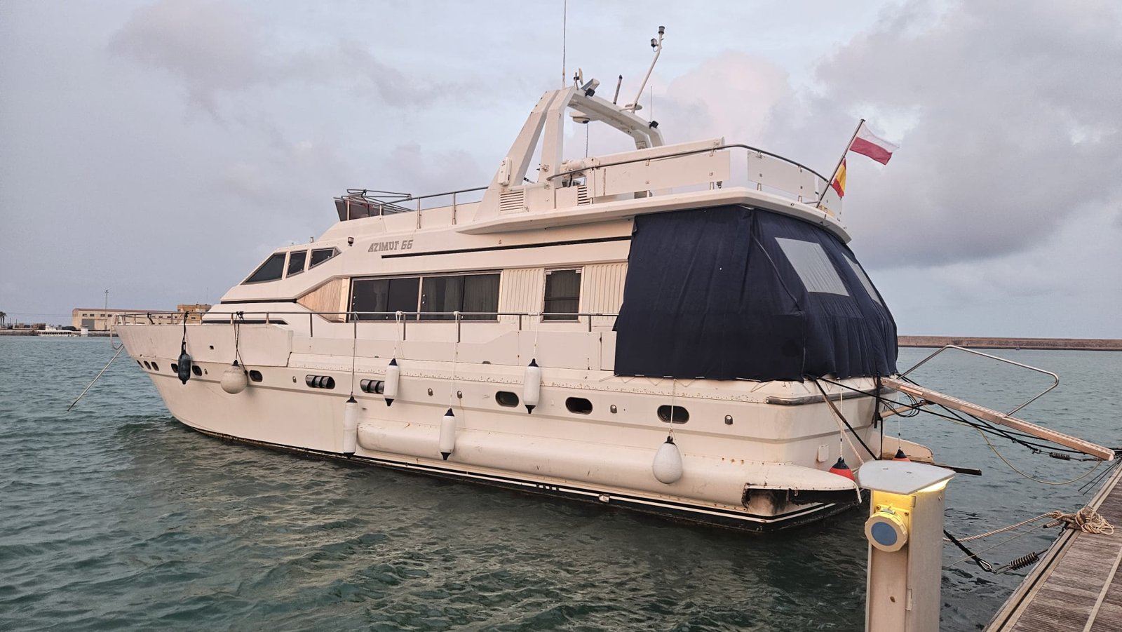 1988 Azimut 66