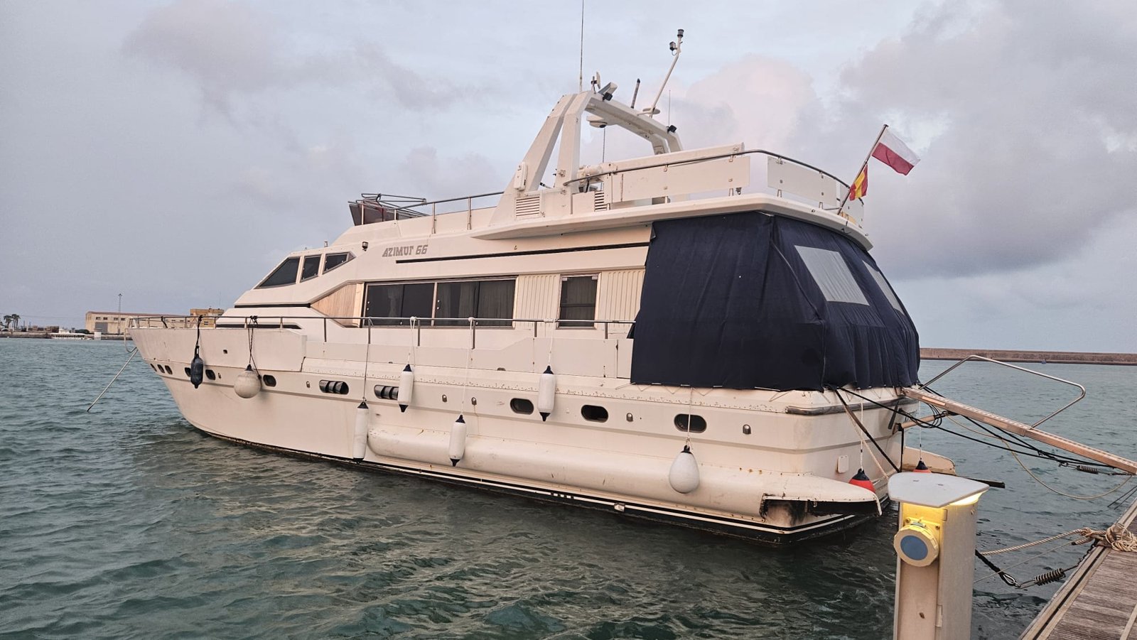 1988 Azimut 66