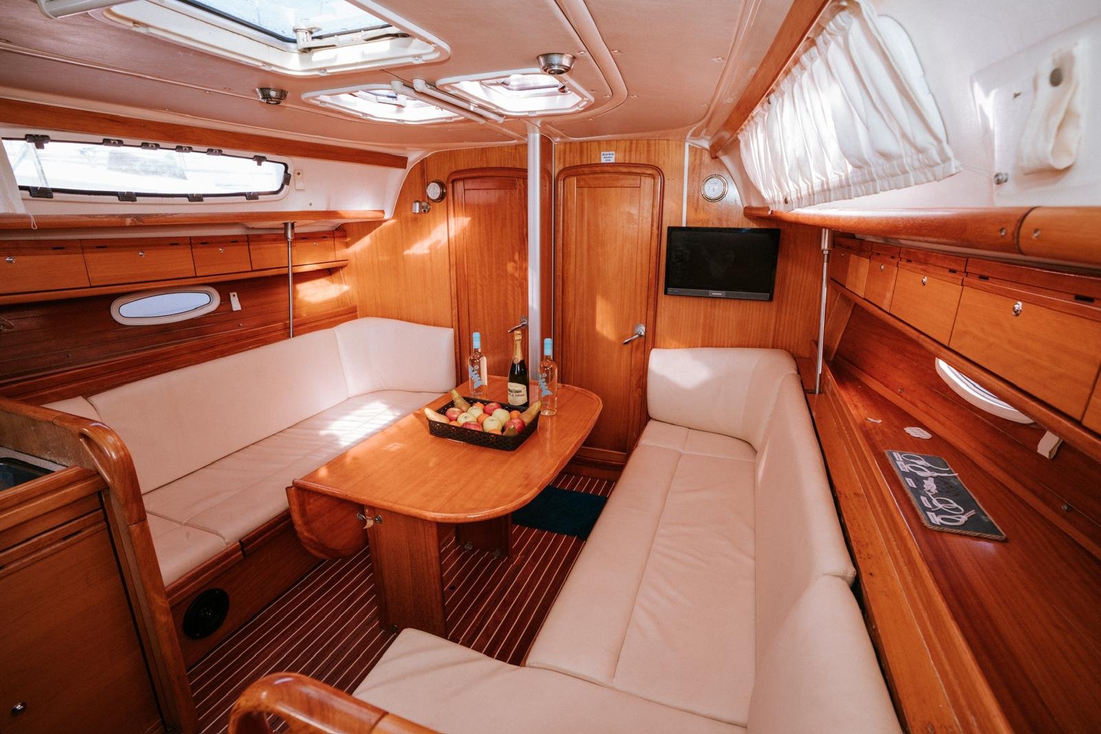 2008 Bavaria 38