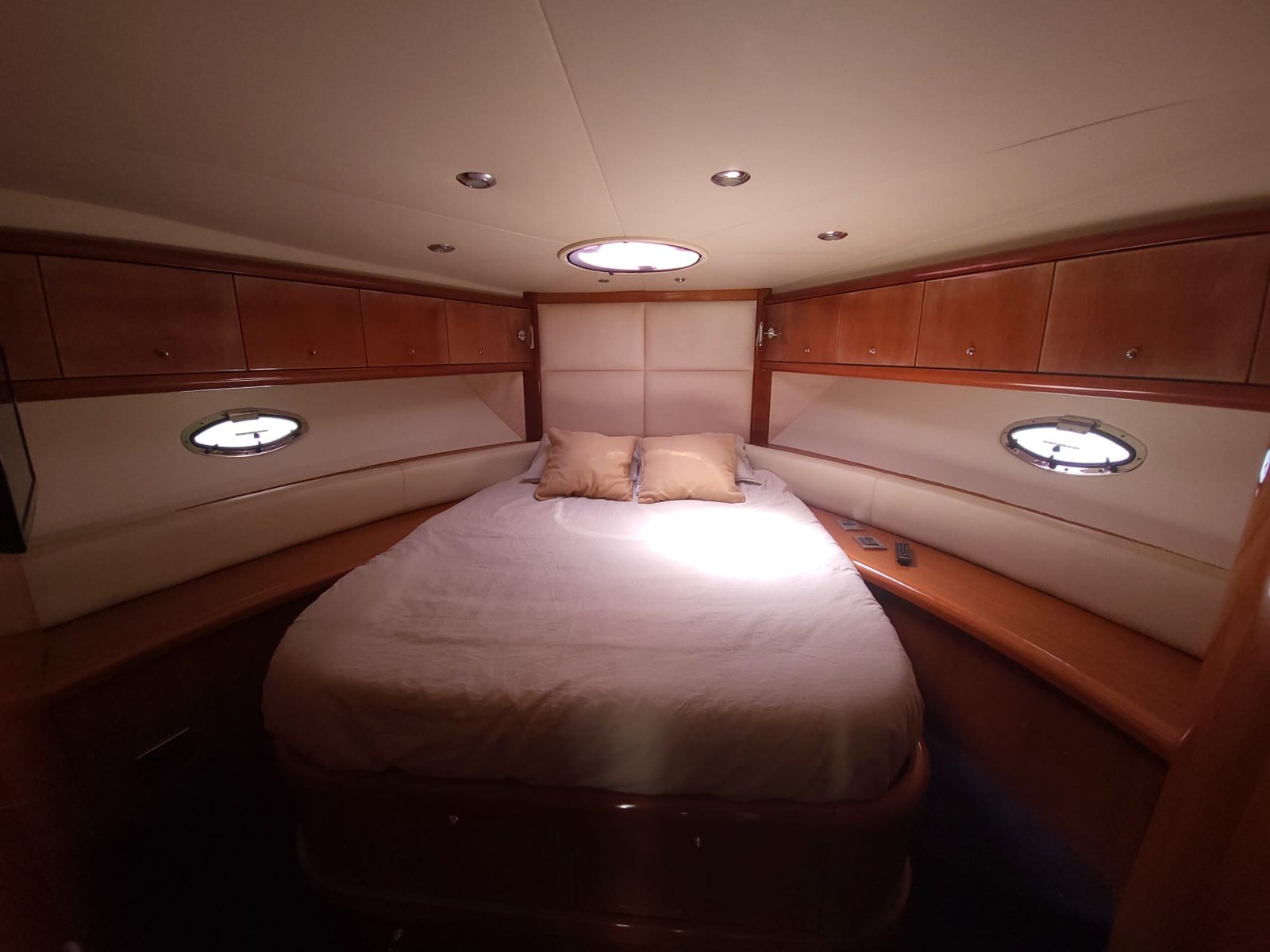 2004 Sunseeker Portofino 46